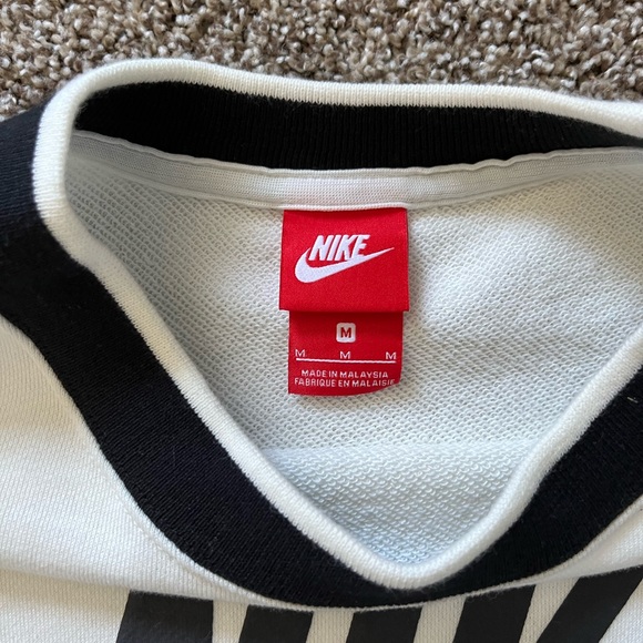 Nike | Women's Sportswear Archive Crew Sweatshirt - Picture 3 of 4